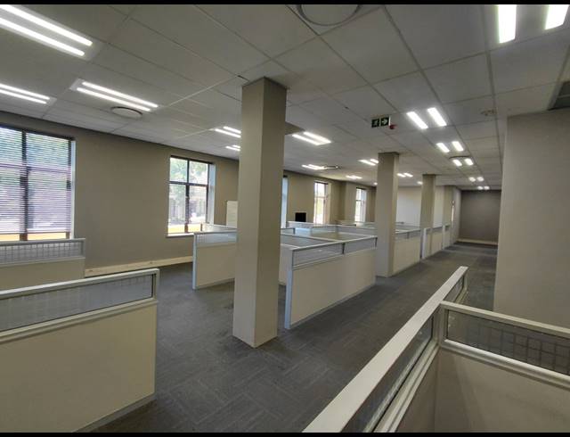 535M² OFFICE TO LET IN MAGALIESSIG
